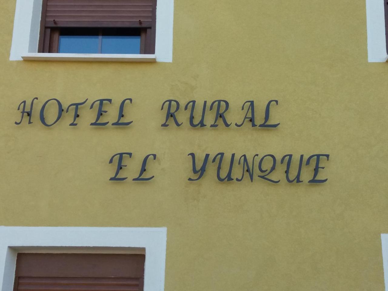 Hotel Rural El Yunque Santibanez de la Pena Eksteriør bilde